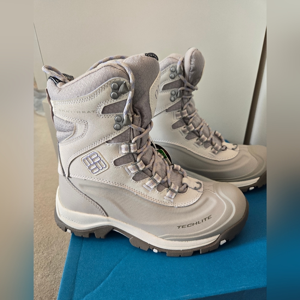 NWT Columbia Bugaboo Plus III Women's Snowboot Size 8.5